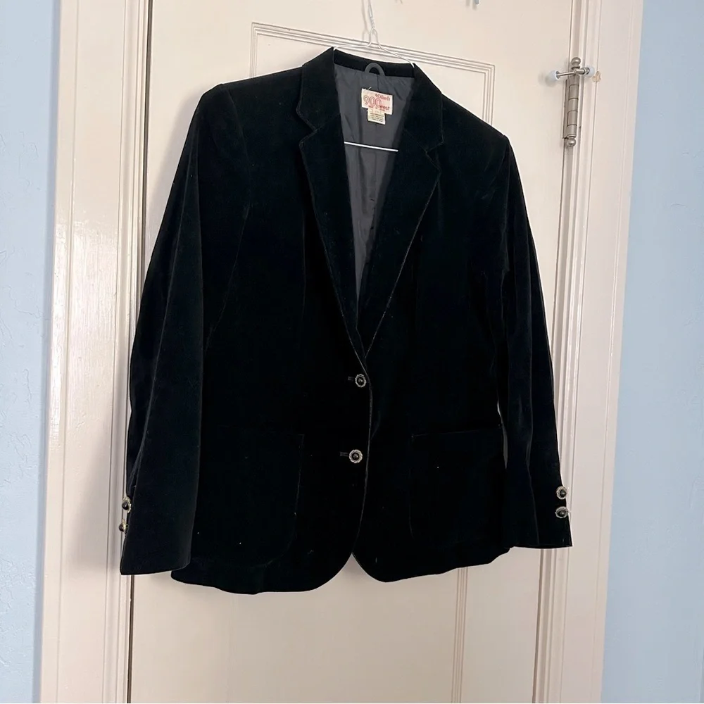 Dillard’s 900 West elevate your